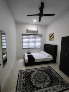 Homestay Temerloh with Private Pool Near Hospital 4 Bedroom 4 Aircond 10pax Free Wi-Fi Netflix - 4