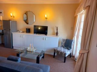 Cozy Strand Beach Getaway - Studio Apartment - 4