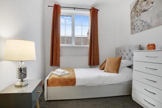 Sleek Gem Home in Houghton le Spring, Sleeps 5 - 3