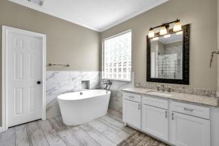 Taupewood Pl - The Woodlands - 5
