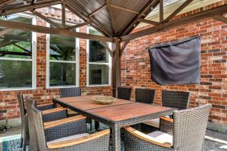 Taupewood Pl - The Woodlands - 2