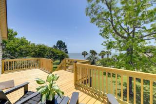 Waterfront Crystal Coast Vacation Rental with Deck! - Marshallberg - 0