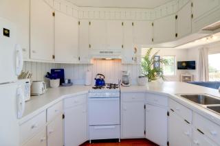 Waterfront Crystal Coast Vacation Rental with Deck! - Marshallberg - 2