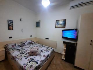 Lovely and quite appartament 1-3 a - Tirana - 3