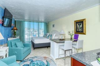 Waterfront Room, Heated Pool, Tiki Bar & Grill - Sarasota - 0