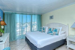 Waterfront Room, Heated Pool, Tiki Bar & Grill - Sarasota - 7