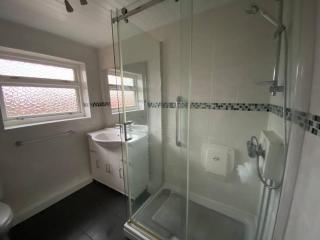 Quiet secluded two bedroom bungalow with parking - 1