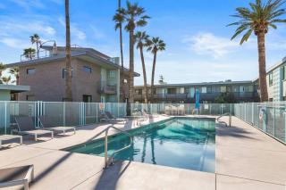 Micro Studio with balcony & pool view - Walk to OT - Scottsdale - 5