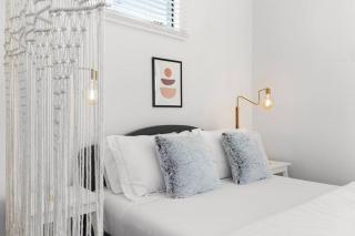 Large Studio Rooftop & Poolside - Walk to Old Town - Scottsdale - 5