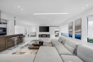 10 mins to Beach - Private Luxury pool - Sleeps 16 - North Miami Beach - 4