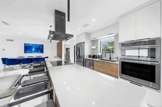 10 mins to Beach - Private Luxury pool - Sleeps 16 - North Miami Beach - 1