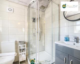 3 Bedroom Coventry House By Passionfruitproperties with Free Wi-fi, Large Garden and Driveway - 52NRC - Coventry - 1