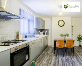 3 Bedroom Coventry House with Free Wi-fi, Large Garden and Driveway, By Passionfruitproperties - 52NRC - 6