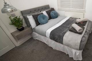Roscoe House 4 Bedrooms Workstays UK - 6