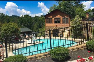 Cabin With Stunning Views, Hot Tub, Game Room - Gatlinburg - 5