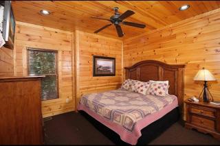 Cabin With Stunning Views, Hot Tub, Game Room - 3