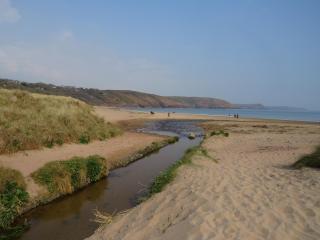 Unique Cottage The Old Stables Pembrokeshire Sleeps 8 - Welsh Tourist Board Award 5 Stars - Pembroke - 3