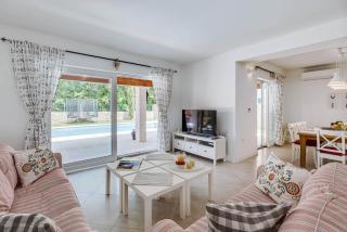 Villa Natasha - charming Istrian villa with private heated pool - Ružići - 9
