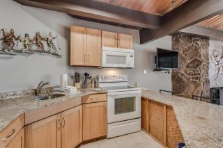 Laurelwood Condominiums 115 - 7