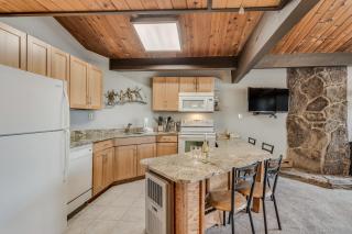 Laurelwood Condominiums 115 - 2