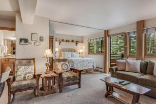 Laurelwood Condominiums 205 - 4