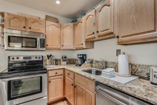 Laurelwood Condominiums 205 - 3