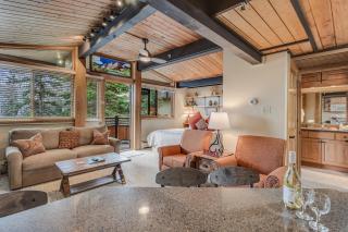 Laurelwood Condominiums 308 - 6