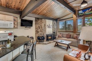 Laurelwood Condominiums 308 - 5