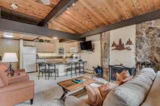 Laurelwood Condominiums 308 - 4