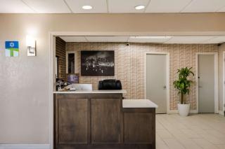 SureStay Hotel by Best Western Higginsville - Higginsville - 8