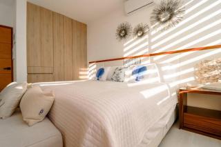 Brand new apt - pool in terrace - beach 1 minute! - 1