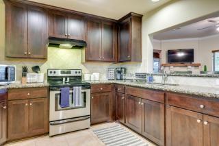 New Braunfels Home with Pool 2 Mi to Guadalupe River - New Braunfels - 5