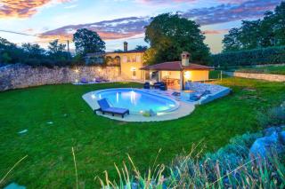 Romantic Villa Green Sky with Pool and Garden - Nedeščina - 3