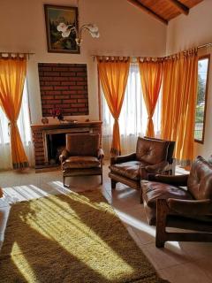 Amplia casa con estacionamiento - 7