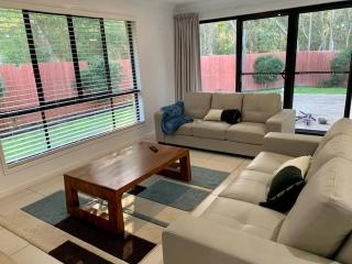 Sandstone Point Sleeps 10, 4-bedroom home - 5