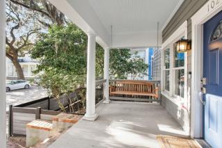 Starland Town House, Walk to the Park - Savannah - 2