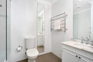 SPF13-Sunny, Spacious, Highly Convenient Apartment - 3