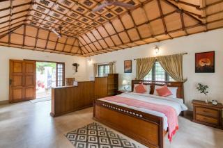 The Backwater Heritage- Comp Breakfast with River View & Lawn by StayVista - Alleppey - 2