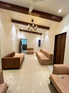 Icy Villa Lonavala - 4BHK Villa With Pool and Mountain View - Lonavala - 1