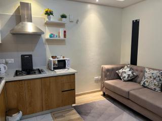 Lux Suites Dubai Style Apartments - 8