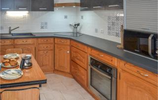 3 Bedroom Awesome Home In Atur - 6
