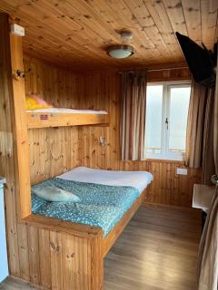 Cove Shepherds Hut - 2