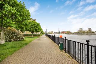 Isle of Dogs Hub - 5