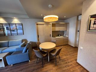 Happy Days in Dreamland Oasis - 1