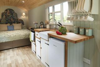 Anne's Hut Monmouthshire - - 7