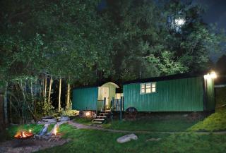 Anne's Hut Monmouthshire - - 0