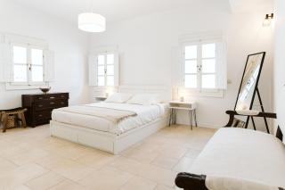 3-Room Family Villa with Massive Pool, Central Location, Seconds from Cliff! - Imerovigli - 5