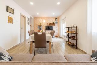 R&B Family Apartments - 3