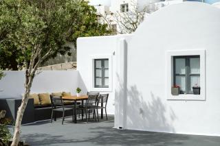 3-Room Family Villa with Massive Pool, Central Location, Seconds from Cliff! - Imerovigli - 9