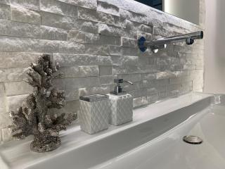 Luxury Queen V apartment with Jacuzzi - 9